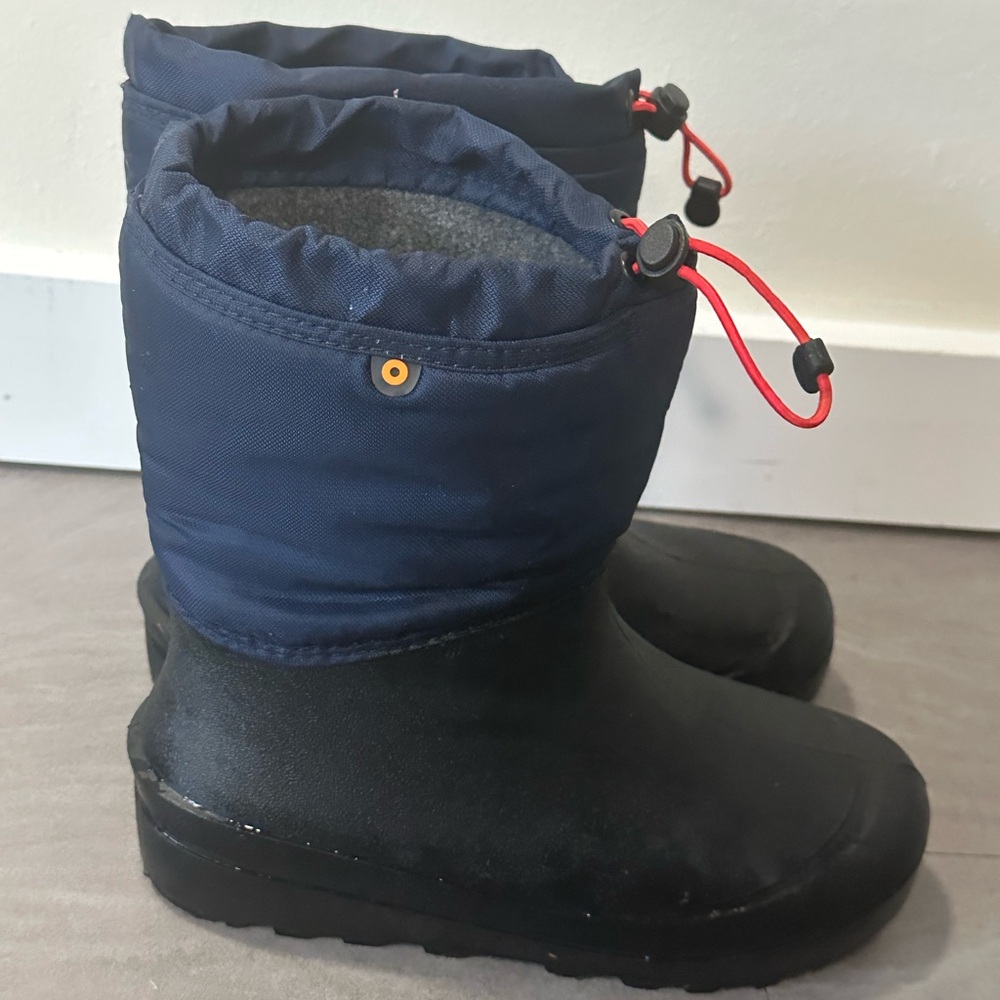 Size 5 Big Kid BOGS Snow Shell Boot
